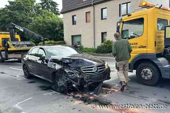 Fünf Autos bei Unfall in Bielefeld beschädigt