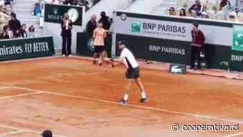 Público francés respondió llamado de Moutet y pifió a Nicolás Jarry en Roland Garros