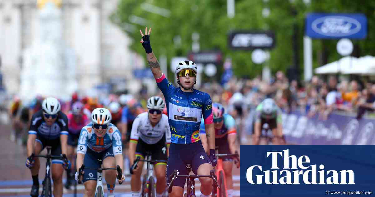 Lorena Wiebes completes hat-trick of sprint wins at RideLondon Classique