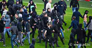 Onrustig bij stadion Galgenwaard na verlies FC Utrecht: supporters gooien met stenen, ME grijpt in