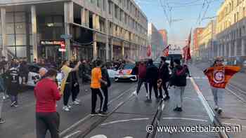 Galatasaray-supporters bezetten massaal straat in Den Haag