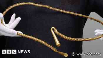 Bronze Age gold theft 'like punch in the stomach'