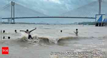Cyclone Remal fury on coastline, brace for heavy rain today in Kolkata
