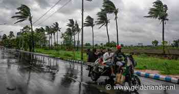 Miljoenen mensen in Bangladesh en India zonder stroom door tropische cycloon