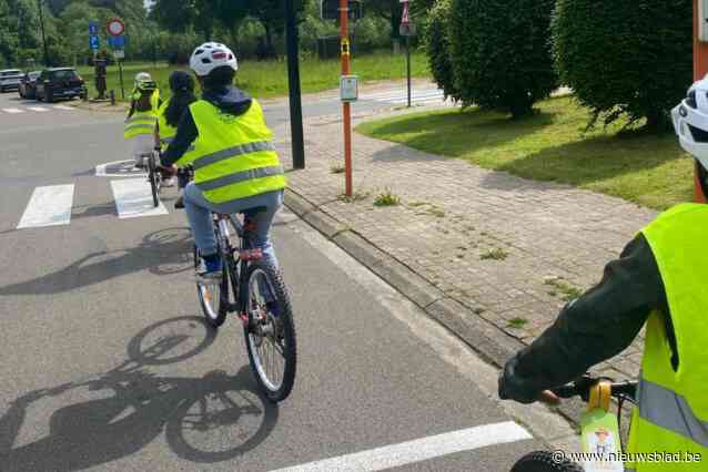 Leerlingen GBS leggen fietsexamen af met hulp van wielerclub