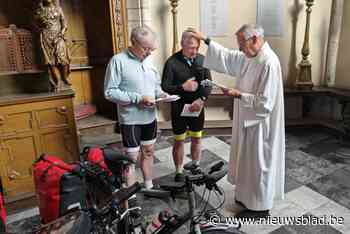 Gezegende broers Bruno (70) en Frans (67) fietsen naar Compostela om geld in te zamelen voor … een speciale fiets