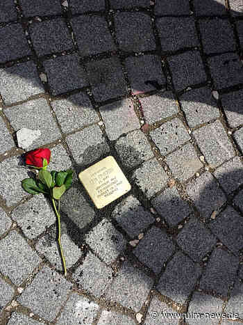 Zwölf neue goldene Stolpersteine mit Namen von NS-Opfern in Ulm