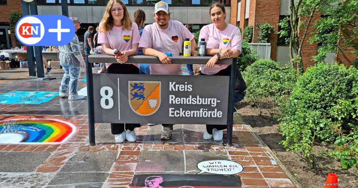 Rendsburg: Auszubildende setzen Zeichen für Toleranz und Demokratie