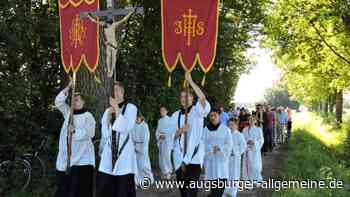 Ein Fest der Dreifaltigkeit: Gläubige pilgern zur Schnödhofkapelle