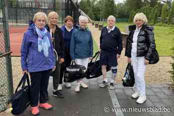 Koninklijke Wezel Tennis Club zet Walter (93) in de bloemetjes die al 53 jaar balletjes komt slaan bij hen