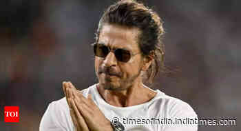SRK returns to bay with Gauri, Aryan and Suhana