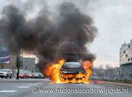 Auto kinderopvang Maastricht vliegt in brand tijdens het rijden