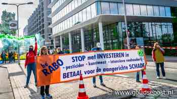 Activisten blokkeren de Burgemeester Jamessingel in Gouda