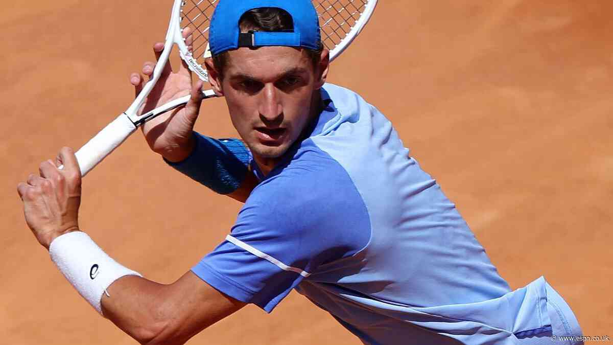 French Open player apologizes for ball hitting fan