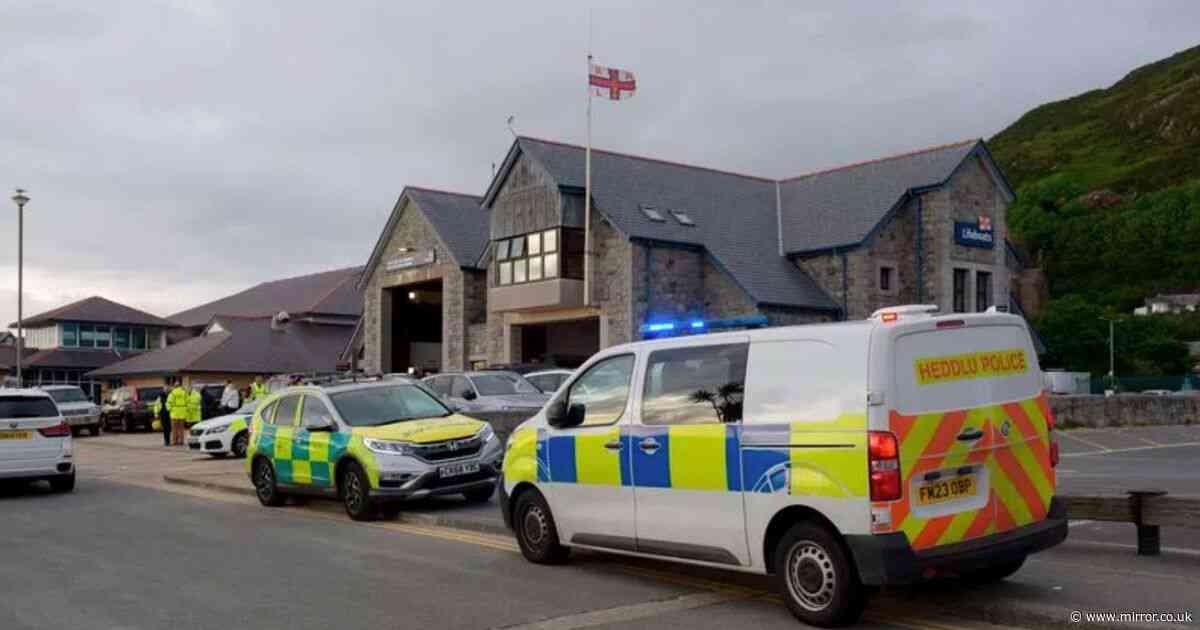 Man, 20, dies after getting pulled from sea in major rescue effort off Barmouth Beach