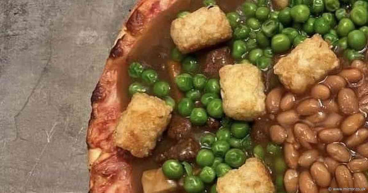 Bloke shows off his gravy pizza – but people say he 'belongs in prison'