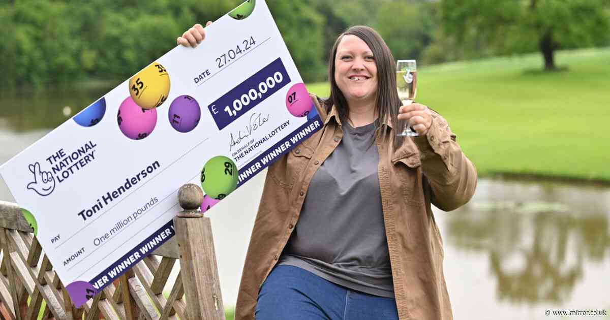 Lottery winner's seven life-changing words to her mum after checking her ticket