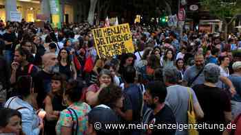 „Der Tourismus frisst uns auf“: Einwohner Mallorcas protestieren gegen Massentourismus