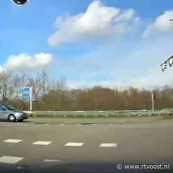VIDEO | Oost op het Asfalt: zit deze automobilist te slapen achter het stuur?