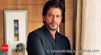 Netizens spot 'King' movie script in SRK video