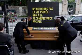Vidéosurveillance algorithmique: Amnesty enterre symboliquement "la vie privée" au Père-Lachaise