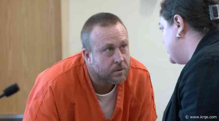 Man accused of attacking multiple people in Albuquerque will stay behind bars