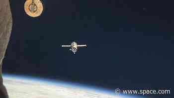 Robotic Russian cargo ship leaves the ISS, burns up in Earth's atmosphere (photo)