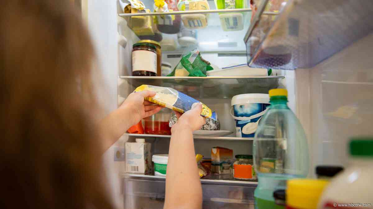 How long is refrigerated or frozen food safe after a power outage?
