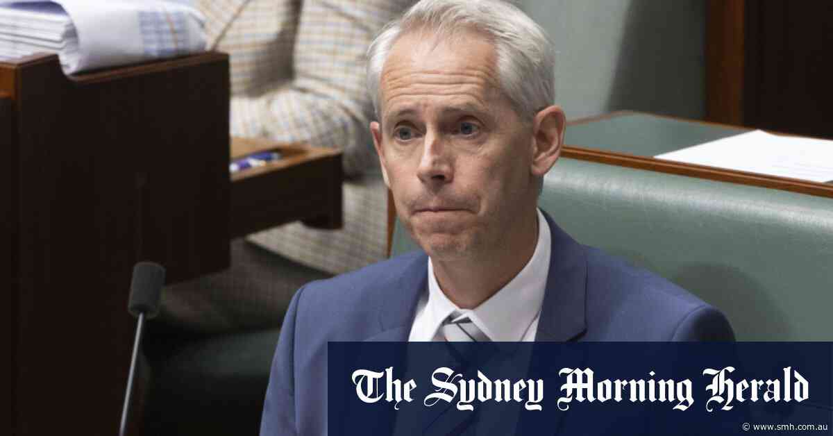 How direction 99 is putting Immigration Minister Andrew Giles under pressure