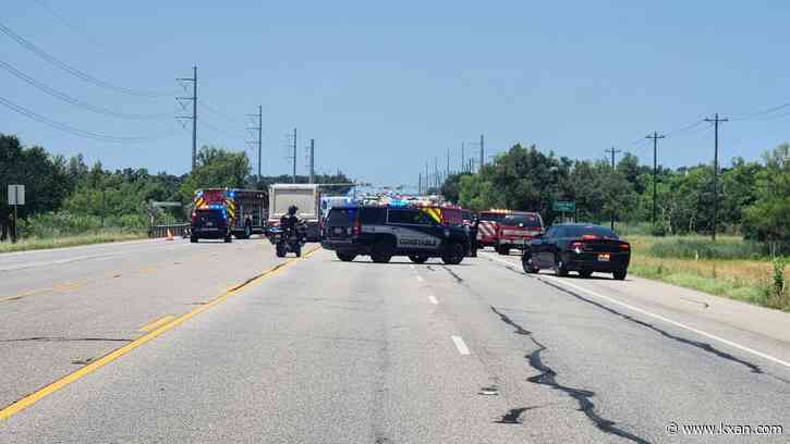 1 person dead after 4-vehicle crash in Round Rock