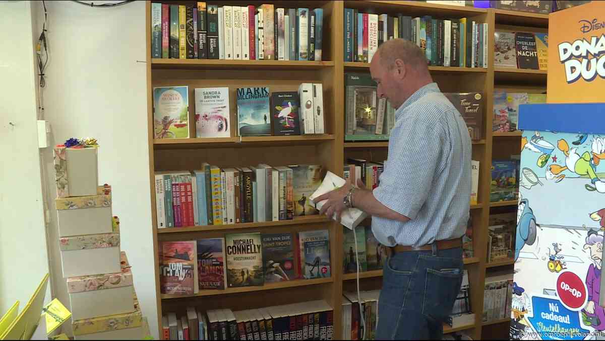 Biddinghuizen - Btw-verhoging zorgt voor onzekerheid bij kleine boekhandelaar: 'Is al geen vetpot'
