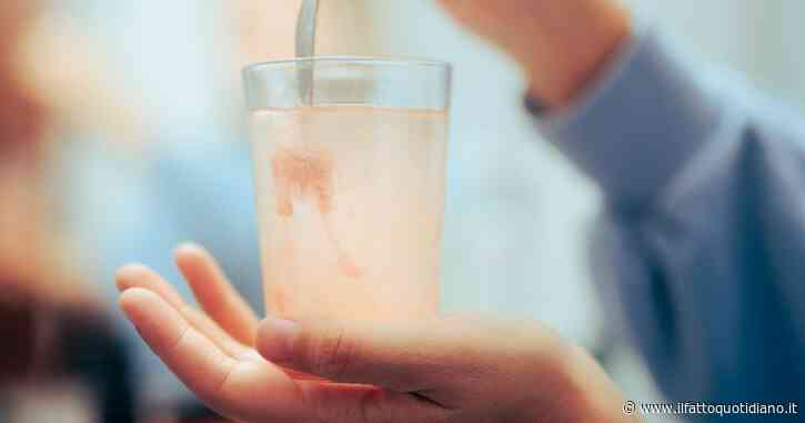 Veramente possiamo bere (o mangiare) il collagene? Gli effetti e i benefici degli integratori spiegati dalla dermatologa