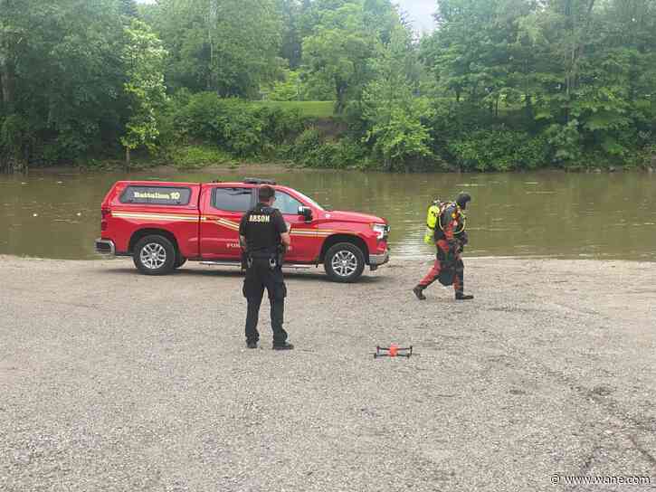 Divers search for occupants after vehicle found in St. Joseph River near Johnny Appleseed Park