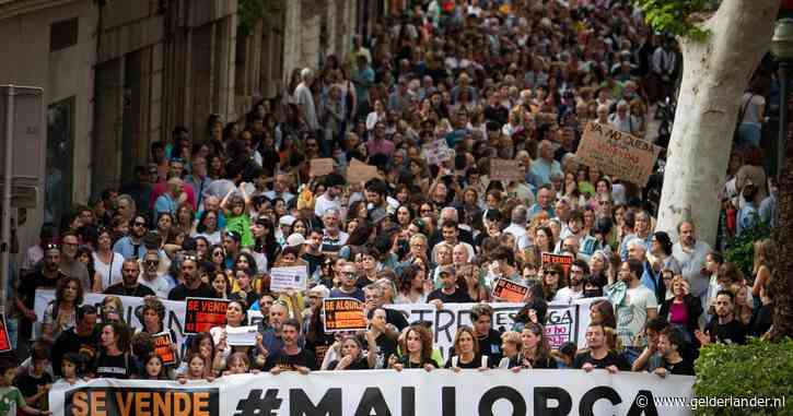 Bewoners Spaanse eilanden zijn massatoerisme zat en gaan straat op: ‘Dit is slechts het begin’