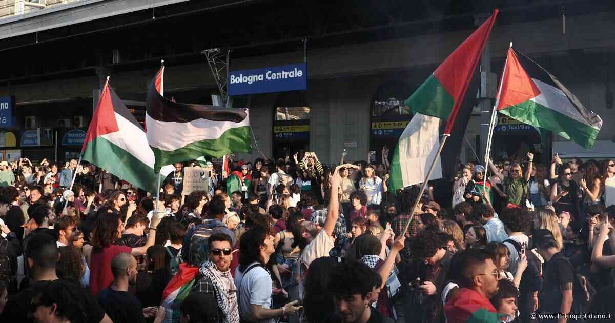Manifestazione pro Palestina, indagini della Questura sull’occupazione alla stazione di Bologna: “Già venti identificati”
