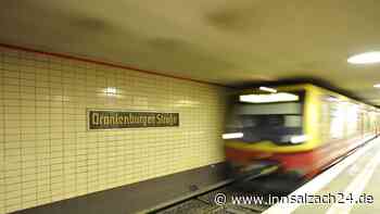 Verdacht auf Tötungsdelikt: Mensch wird in Berlin auf S-Bahngleise gestoßen und verstirbt