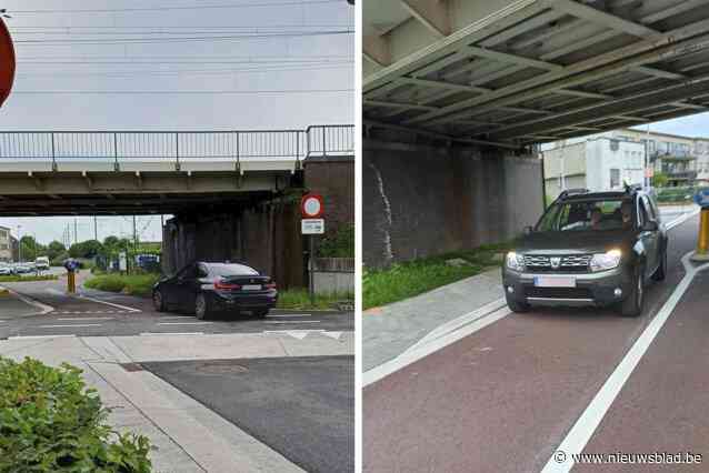 Maanden na knip rijden bestuurders nog steeds dagelijks onder spoorwegbrug in Nieuwe Molenstraat: “Levensgevaarlijk met opening van fietsbrug in het verschiet”