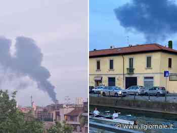 Incendio a Milano sud: la colonna di fumo nero è visibile in tutta la città