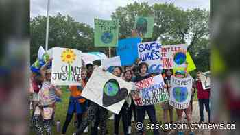 Saskatoon students flex their civic muscle in rally for the environment