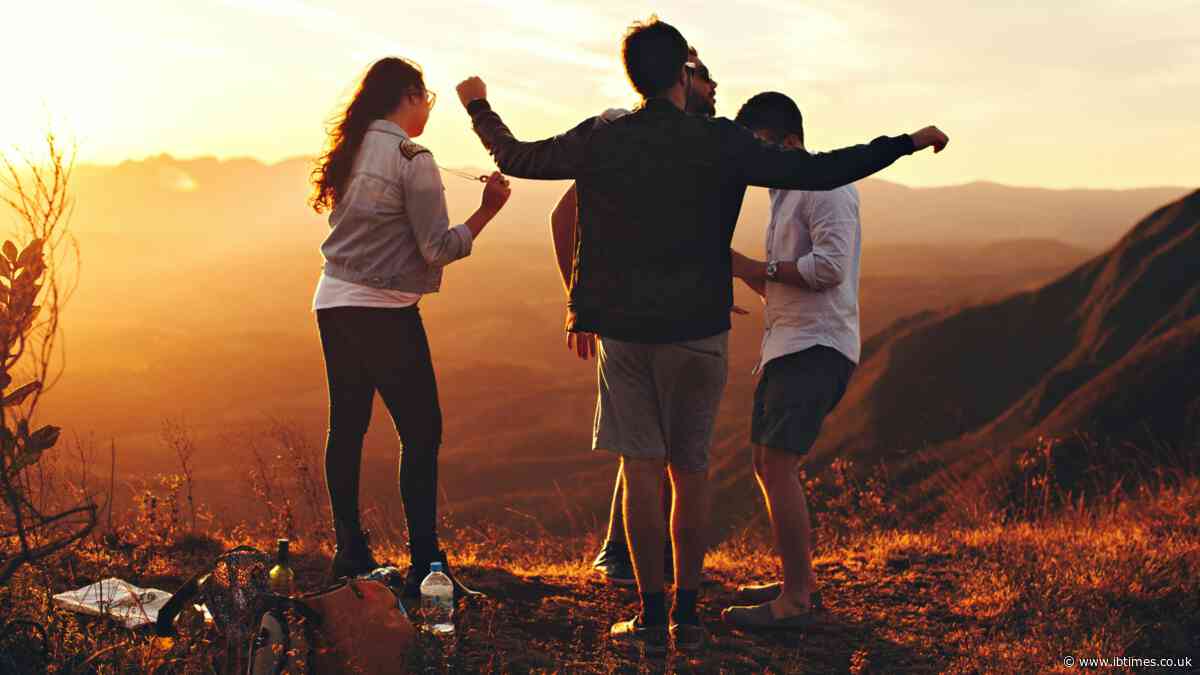 Combating Loneliness: How Small Group Travel is Helping Millennials and Gen Z Connect and Thrive