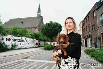Jennifer (39) verhuist haar vintagewinkel naar de ‘schoonste kerk van Gent’: “Hoe de max is dat niet?”