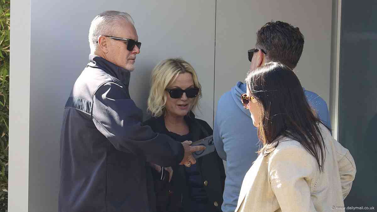 No VIP treatment here! Huge Hollywood star left awkwardly waiting out the front of famed Icebergs restaurant in Bondi