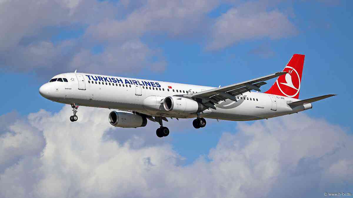 Inlandsflug von Turkish Airlines: Starke Turbulenzen: Flugbegleiterin bricht sich Wirbelsäule