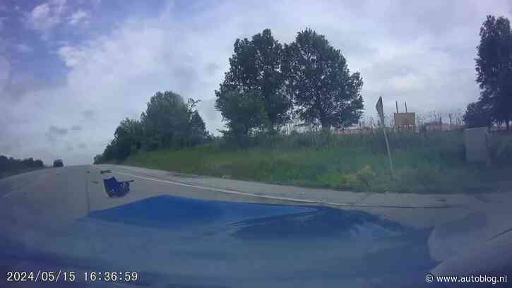 Video: roodlicht-rijder sloopt auto