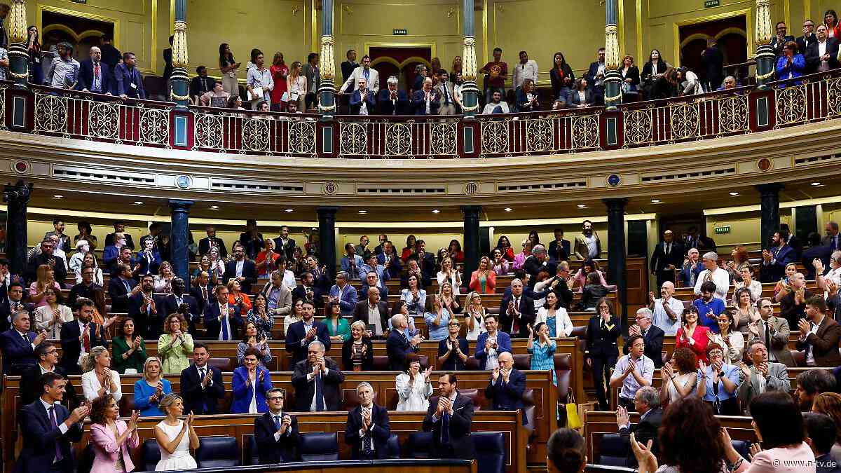 Auch Initiator Carles Puigdemont: Spanien begnadigt 400 katalanische Separatisten