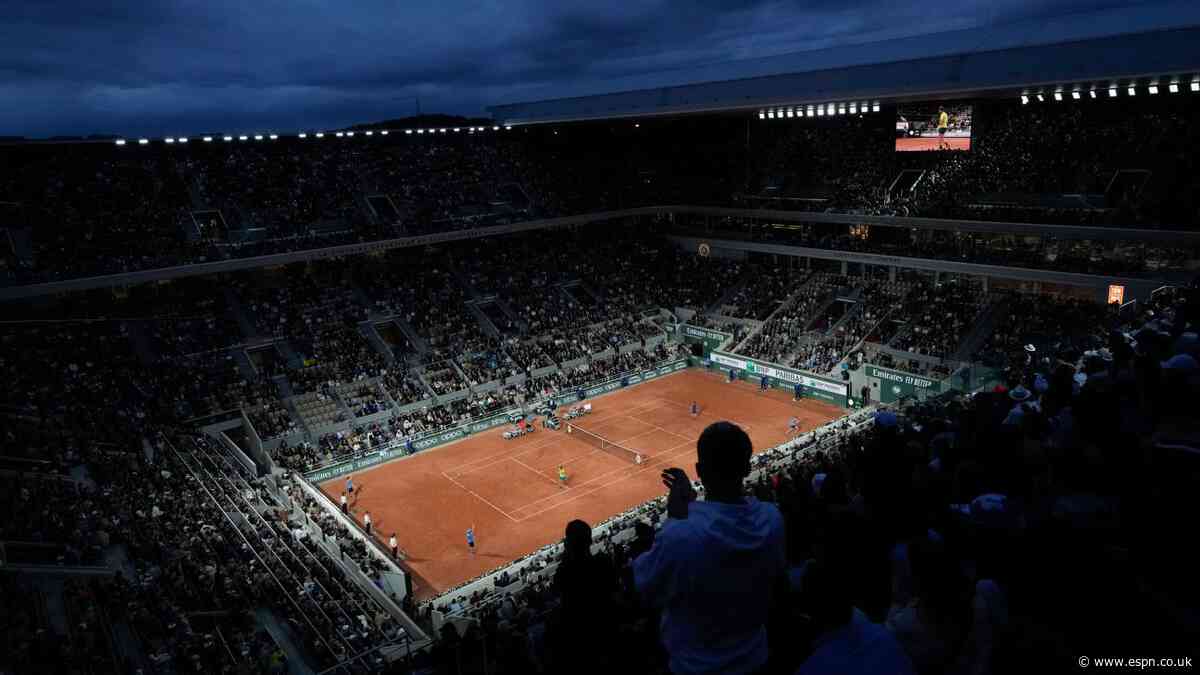 French Open limiting alcohol to curb unruly fans