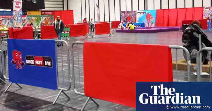 ‘Genuinely a con’: Lego enthusiasts bemoan half-empty room at Birmingham NEC event