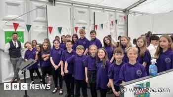 Welsh-learning teacher brings choir to Eisteddfod