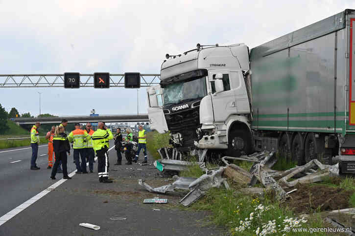Vrachtwagenchauffeur overleden na ernstige aanrijding op A15 bij Andelst