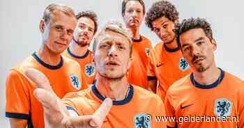 Nederlands elftal zingt mee in nieuw EK-nummer: ‘Loepzuiver hè, die jongens’